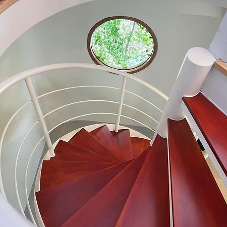 منتجع آند فيلاز لو Rawai المظهر الخارجي الصورة Spiral staircase