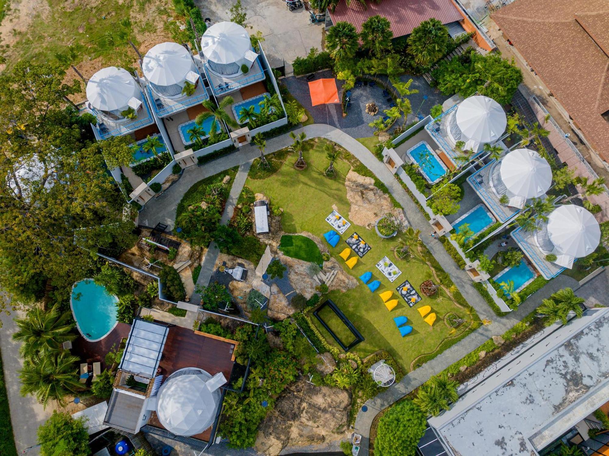 منتجع آند فيلاز لو Rawai المظهر الخارجي الصورة Aerial view of the resort