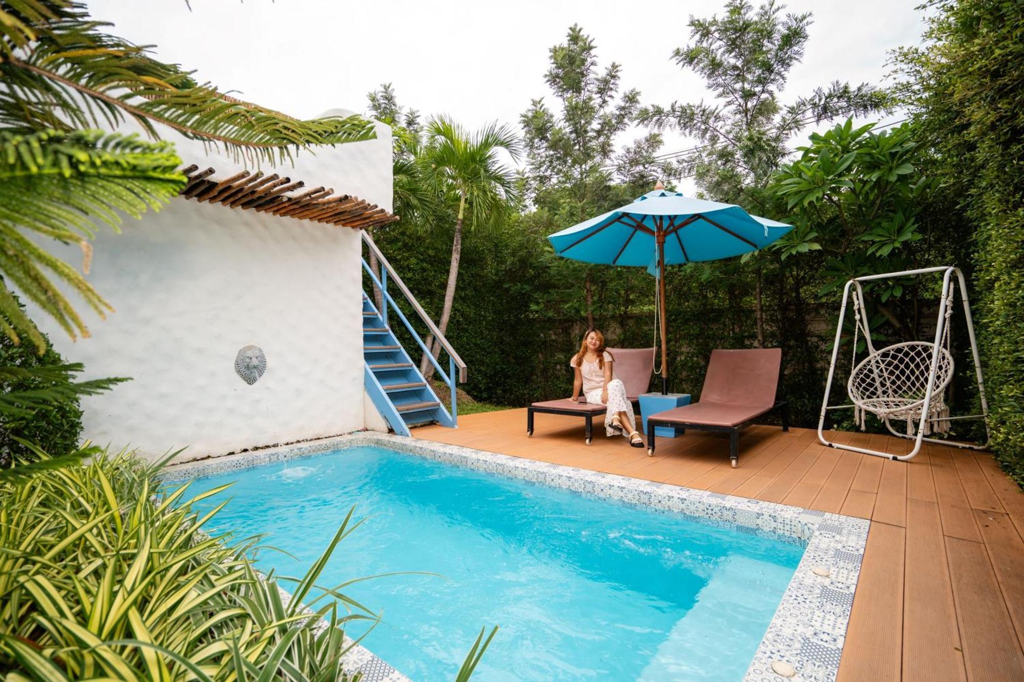 منتجع آند فيلاز لو Rawai المظهر الخارجي الصورة A private pool at a resort in Thailand